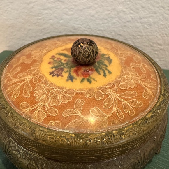 Antique Made in England Floral Pink & White Lace Inset Powder Vanity Jar - Picture 5 of 14